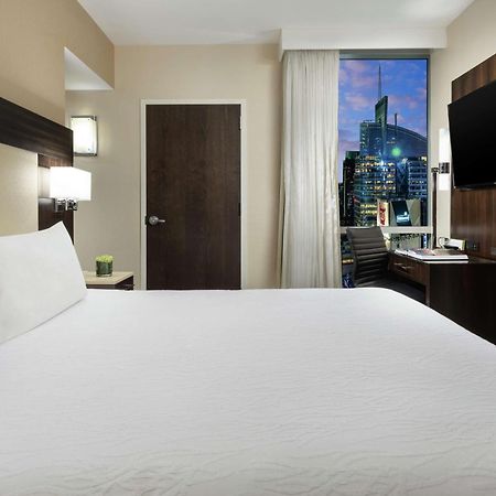 Hilton Garden Inn New York - Times Square Central Экстерьер фото