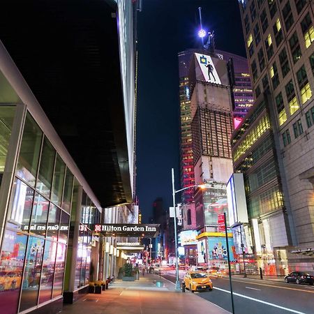 Hilton Garden Inn New York - Times Square Central Экстерьер фото