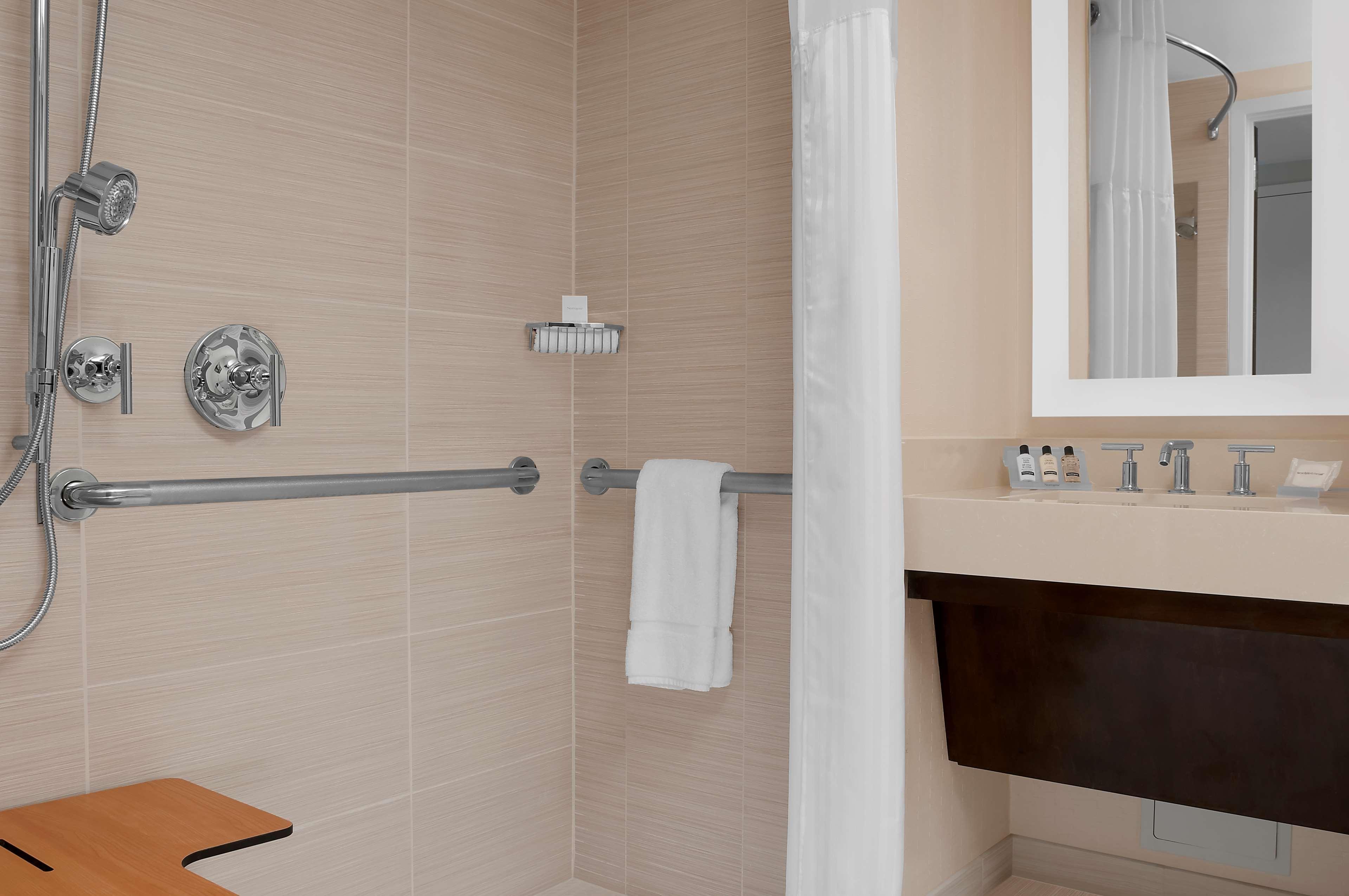 Hilton Garden Inn New York - Times Square Central Экстерьер фото