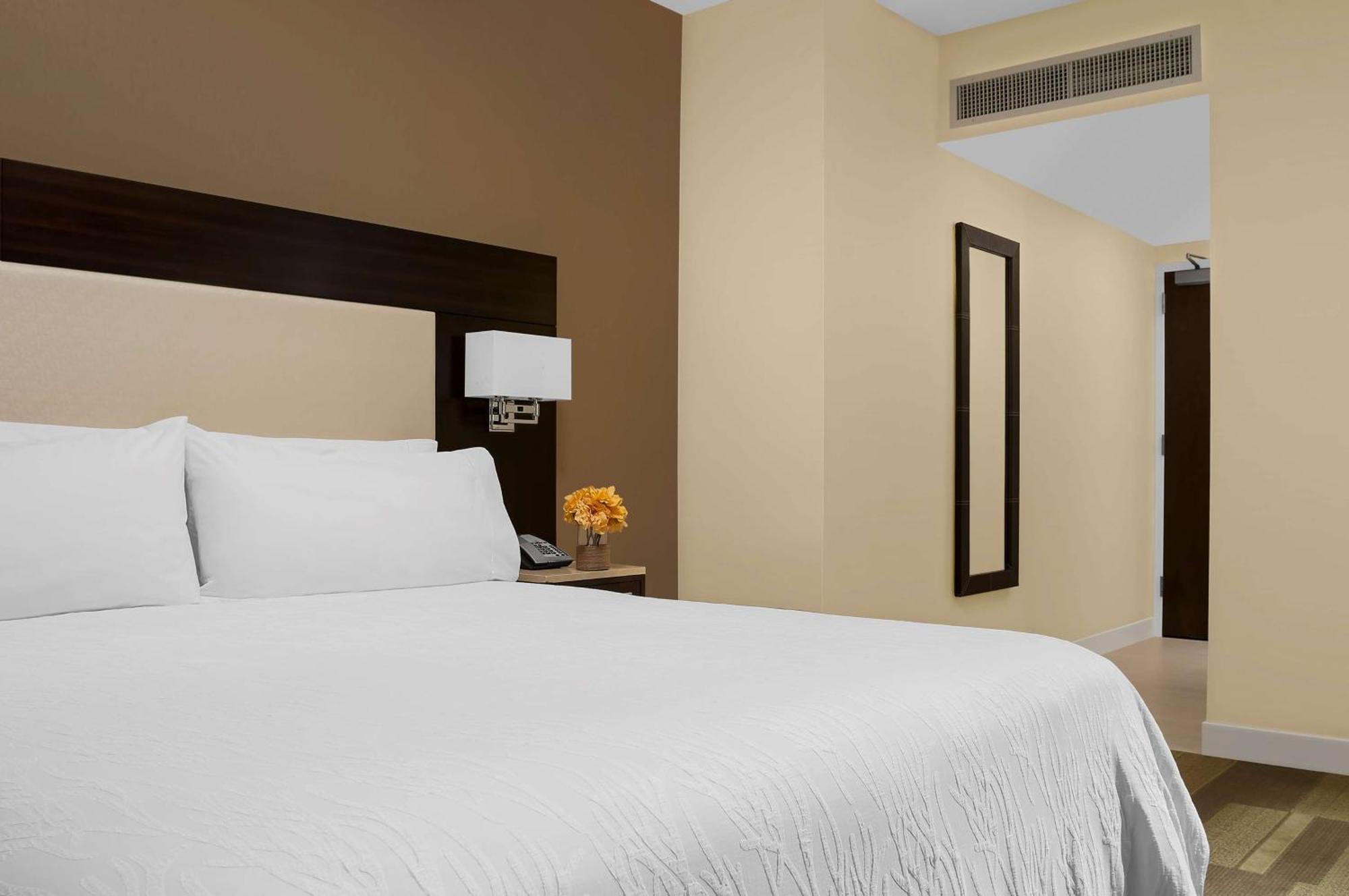 Hilton Garden Inn New York - Times Square Central Экстерьер фото