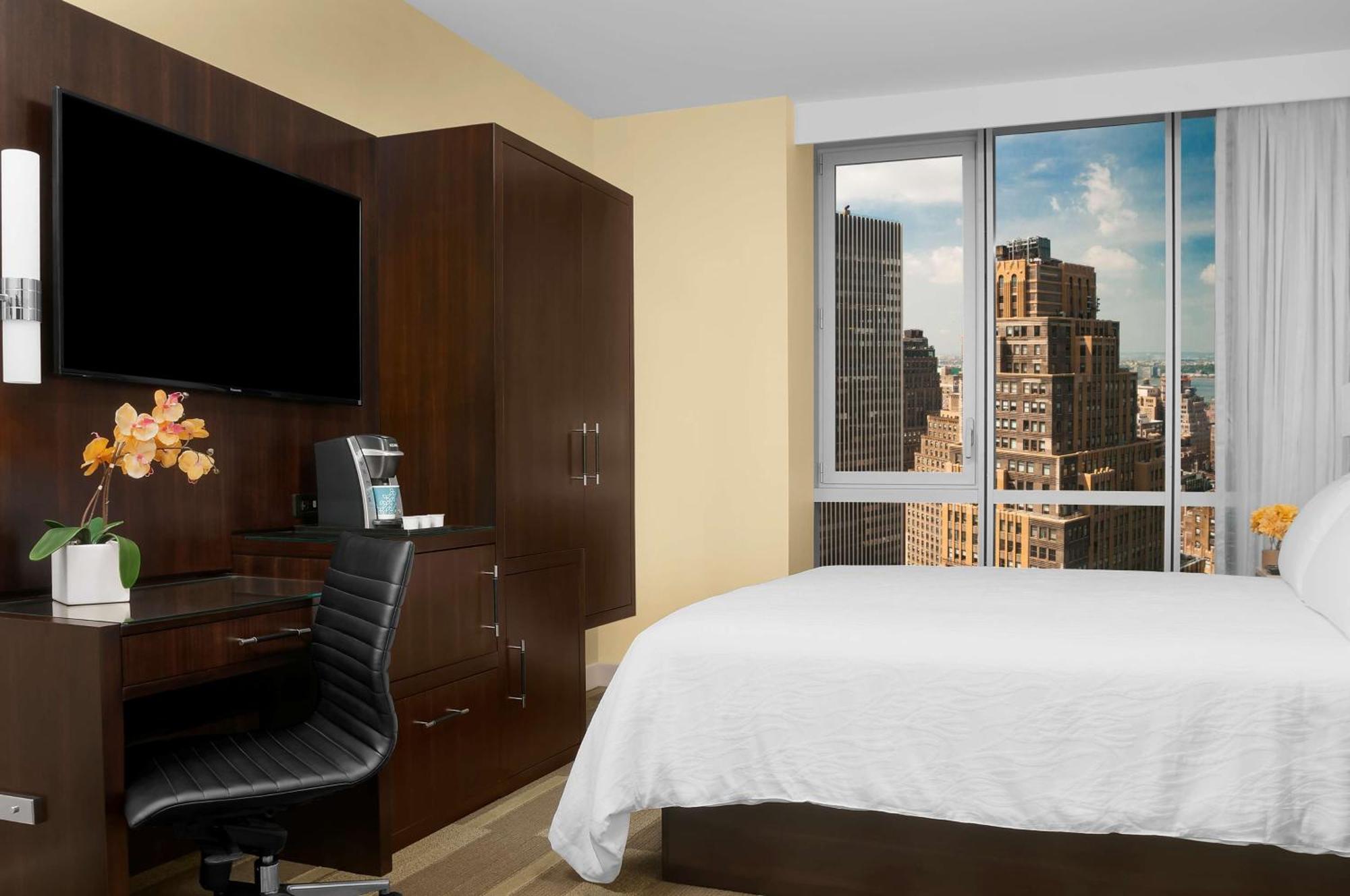 Hilton Garden Inn New York - Times Square Central Экстерьер фото