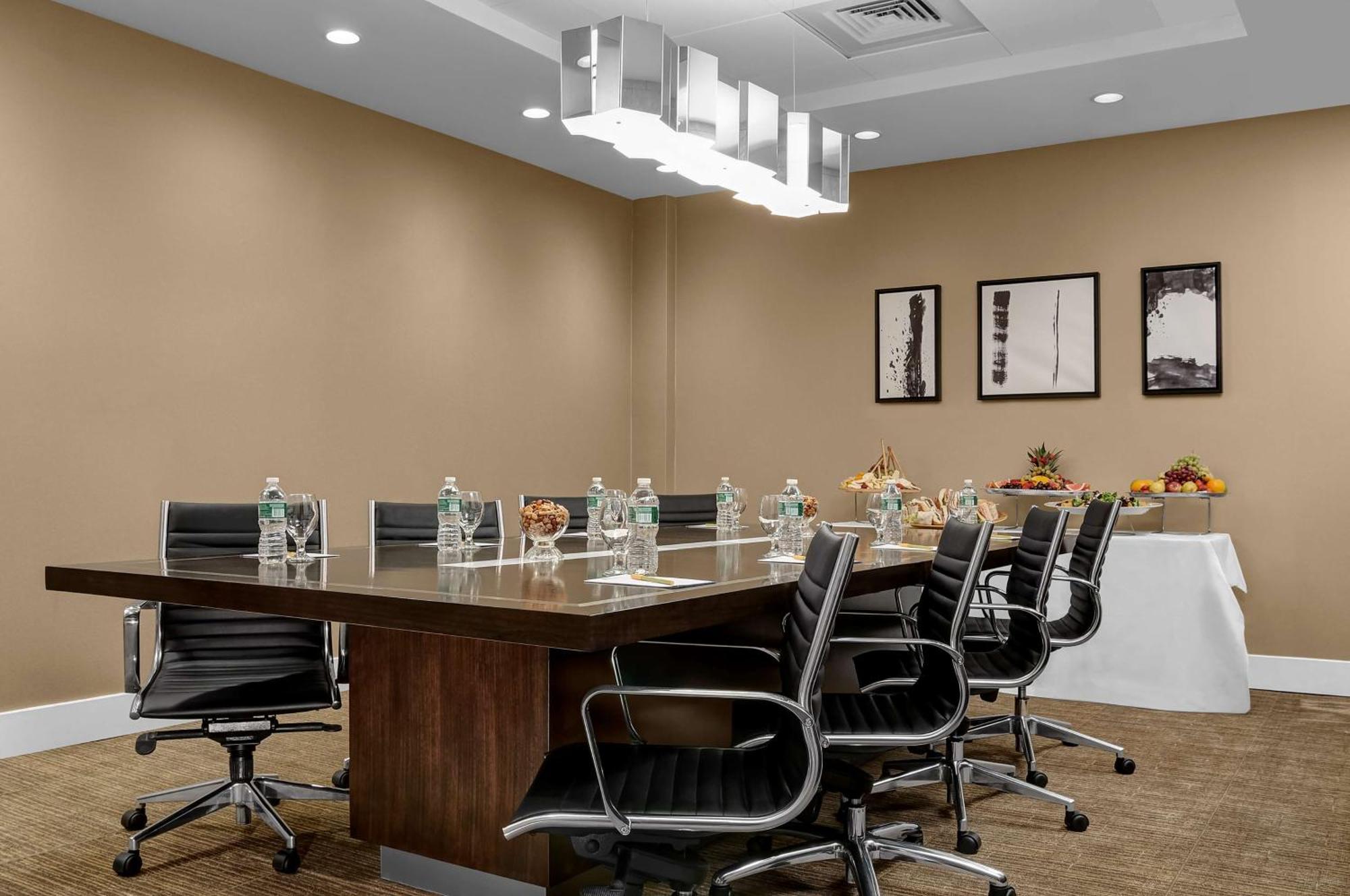 Hilton Garden Inn New York - Times Square Central Экстерьер фото