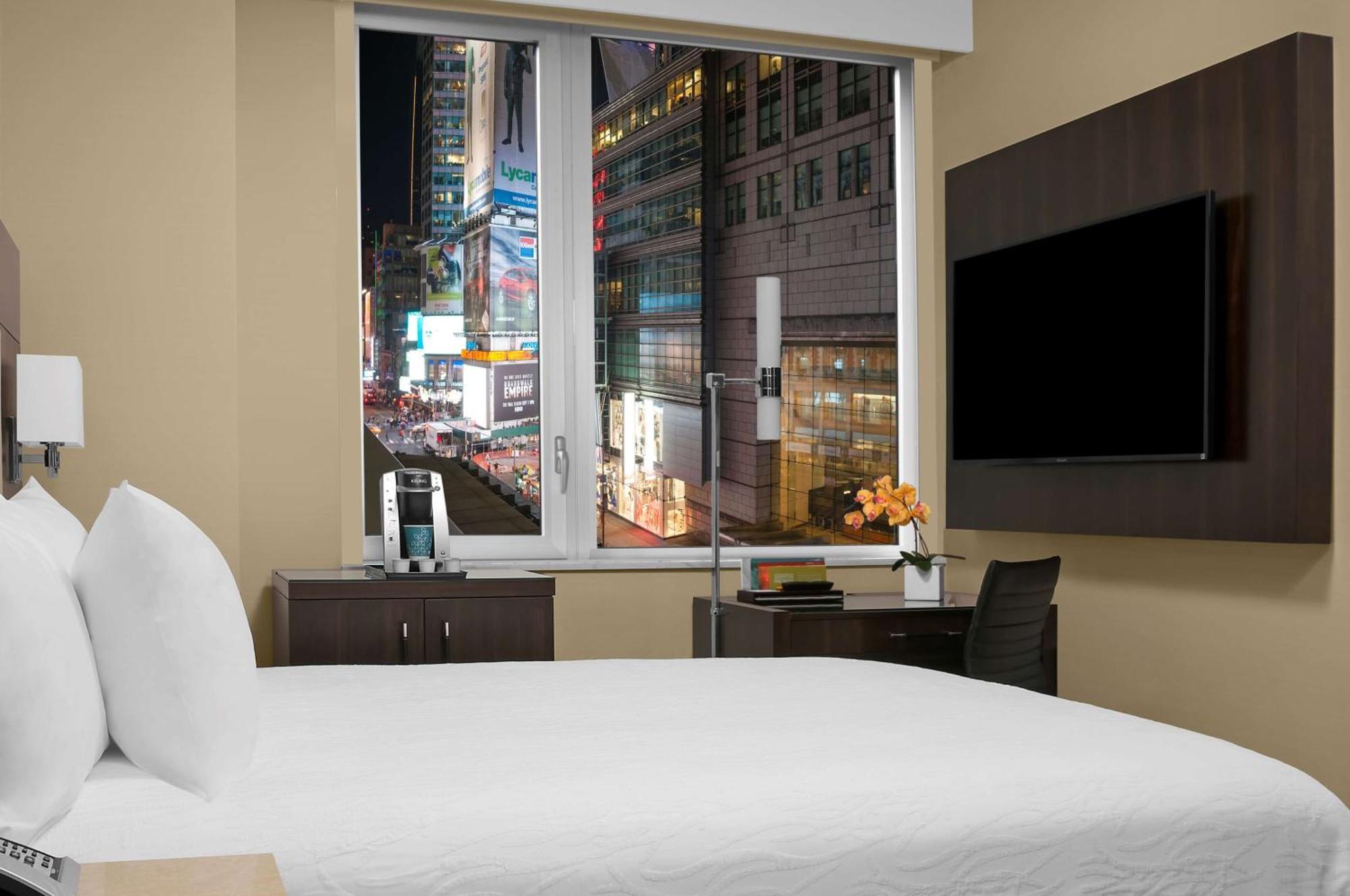 Hilton Garden Inn New York - Times Square Central Экстерьер фото