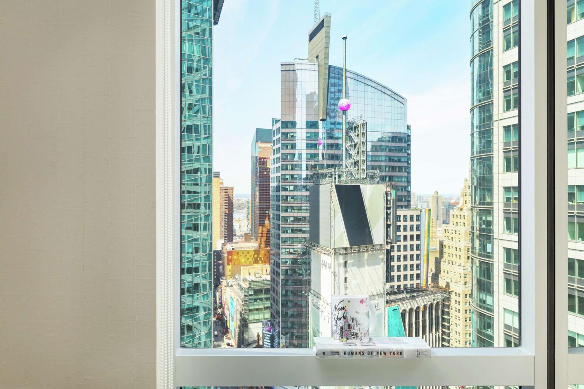Hilton Garden Inn New York - Times Square Central Экстерьер фото
