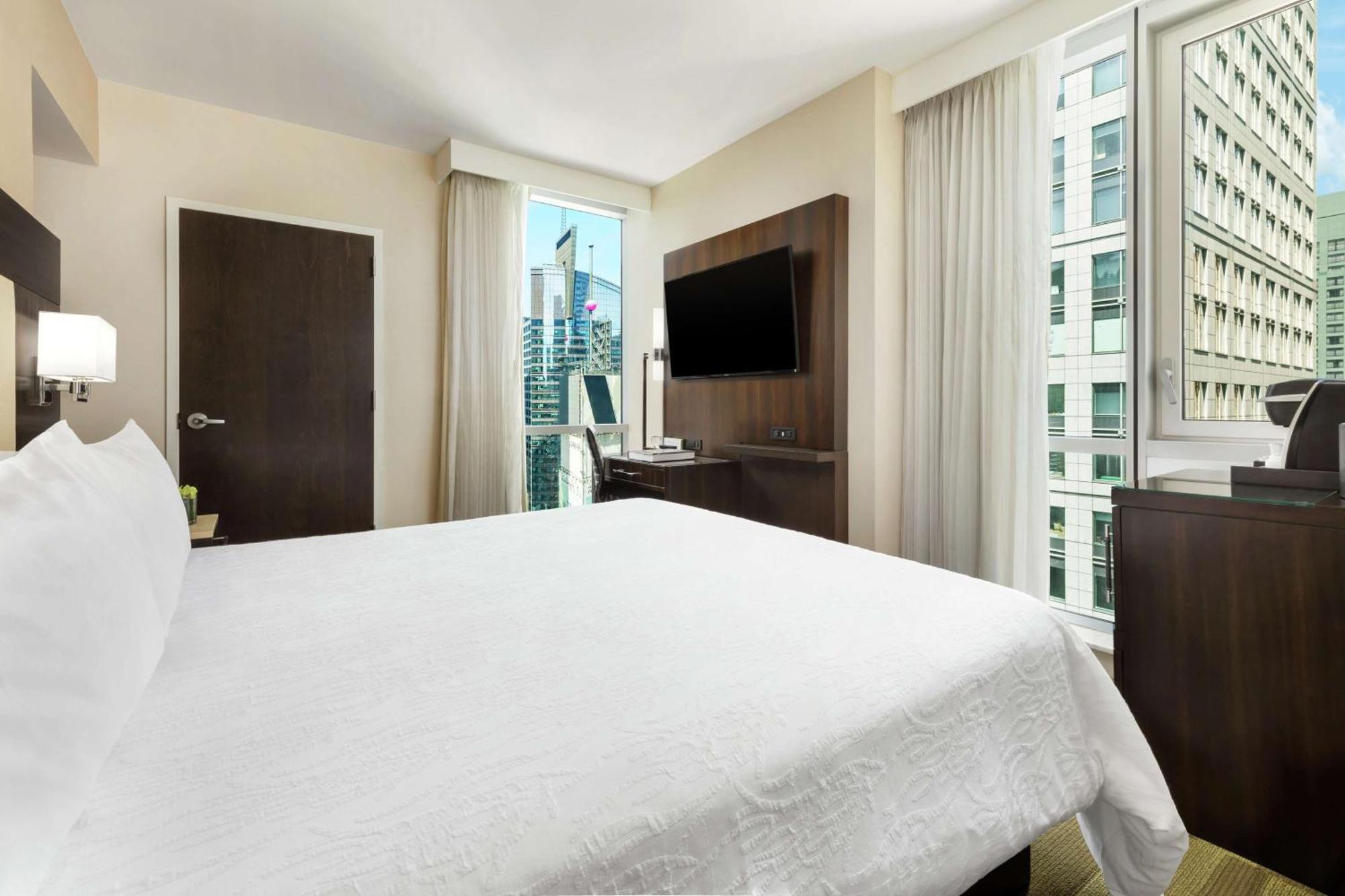 Hilton Garden Inn New York - Times Square Central Экстерьер фото