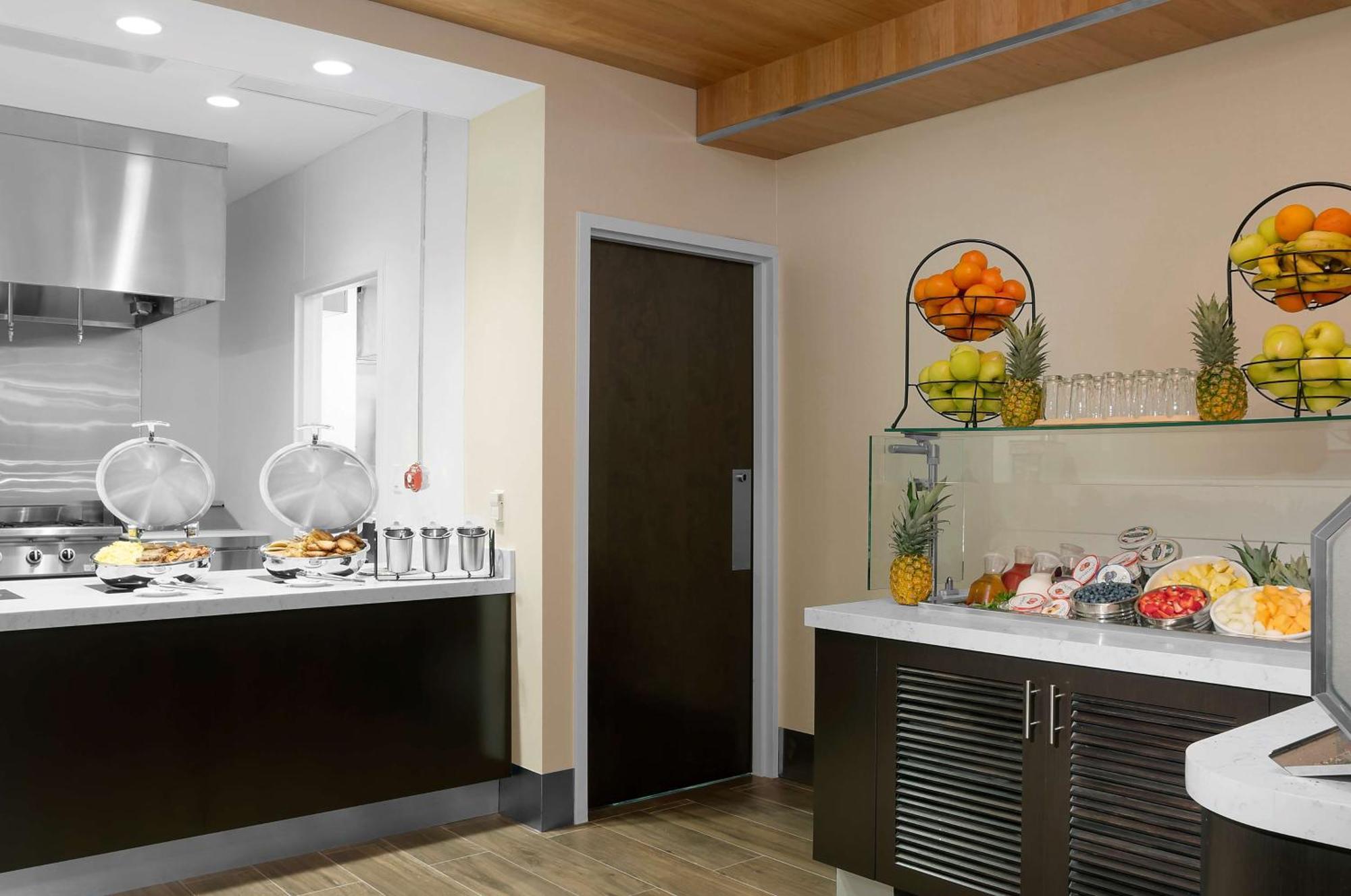 Hilton Garden Inn New York - Times Square Central Экстерьер фото