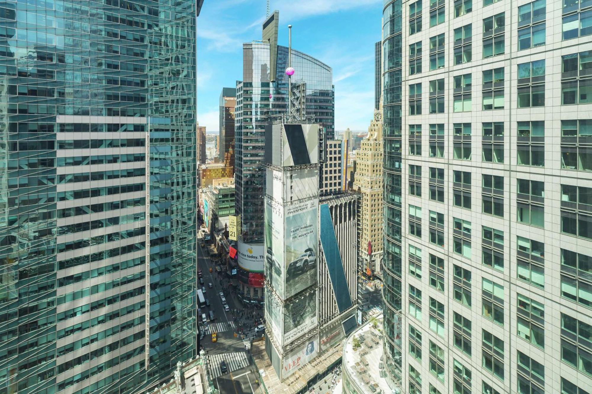 Hilton Garden Inn New York - Times Square Central Экстерьер фото