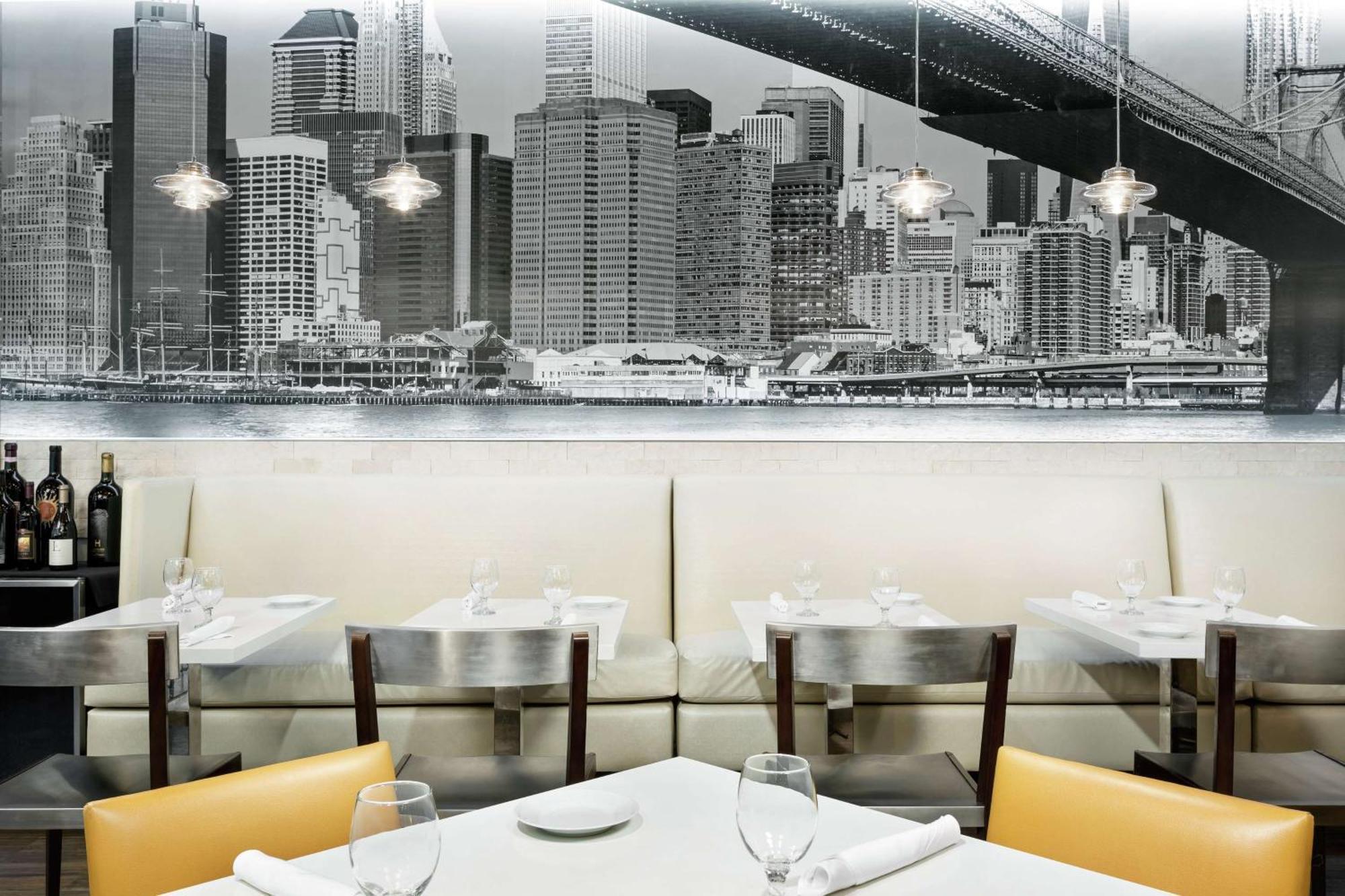 Hilton Garden Inn New York - Times Square Central Экстерьер фото